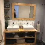 Jasmine Apartment *
